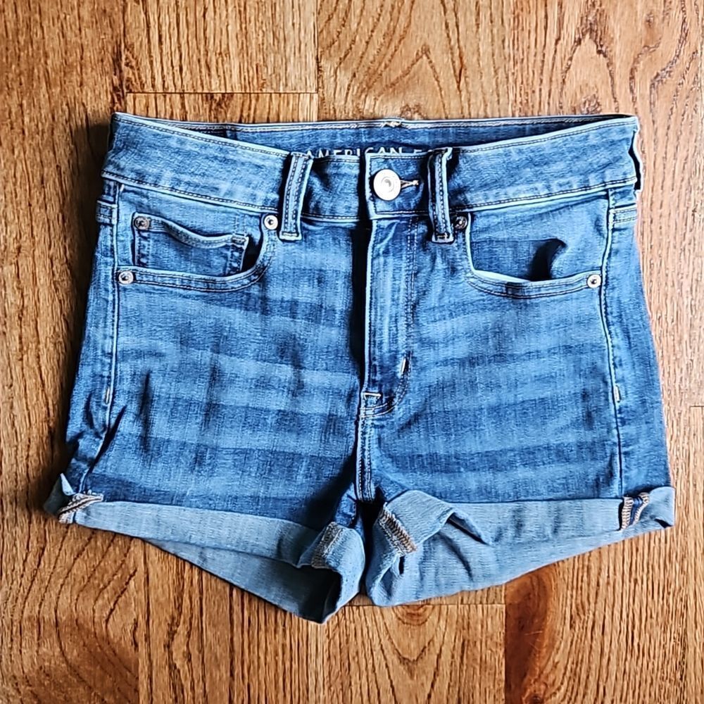 AMERICAN EAGLE Medium Wash Hi-Rise Shortie Shorts, Size 6, Rolled Cuff Hem